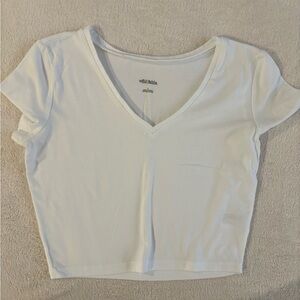 💙Wild Fable White V-Neck Crop Top